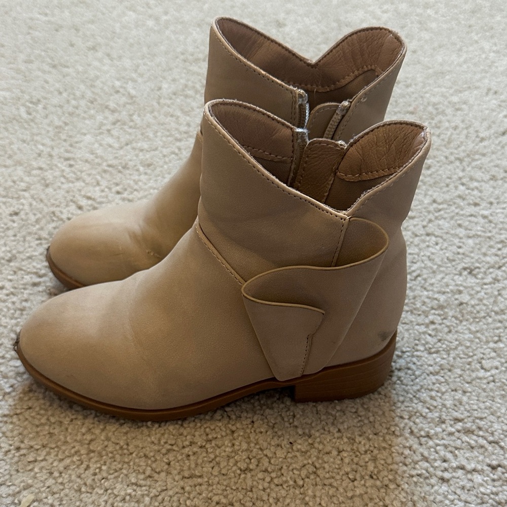 Girl’s Tan booties